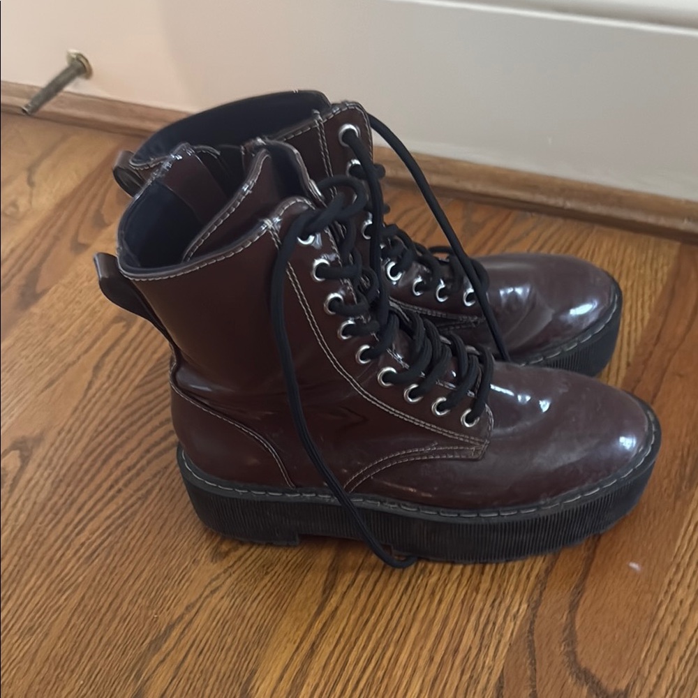 Zipper combat boots